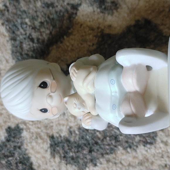 Precious Moments The Purr-fect Grandma Porcelain Figurine Collector Item… - Picture 8 of 13